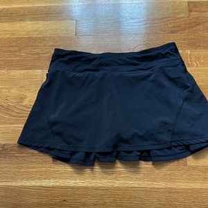 Lululemon black tennis skirt size 6